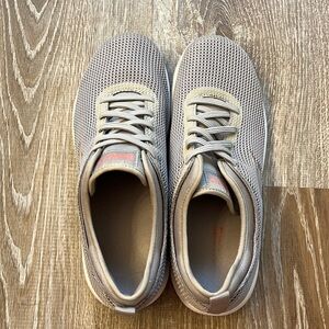 Sketchers Women Go Walk gray shoes size 9